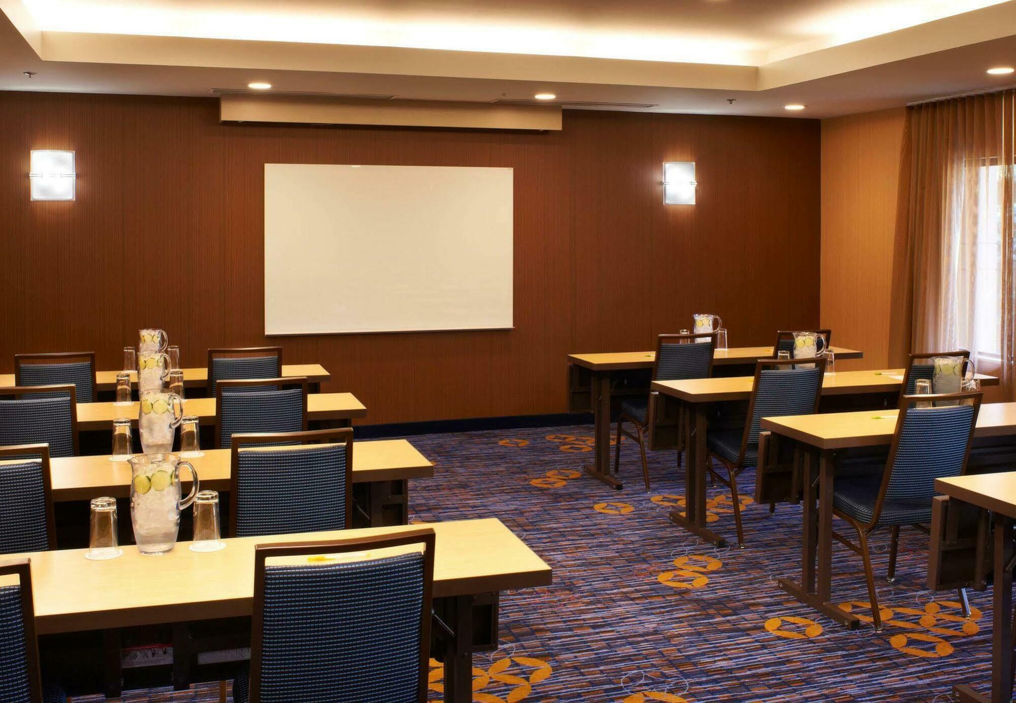 Courtyard By Marriott Cleveland Westlake Negocio foto